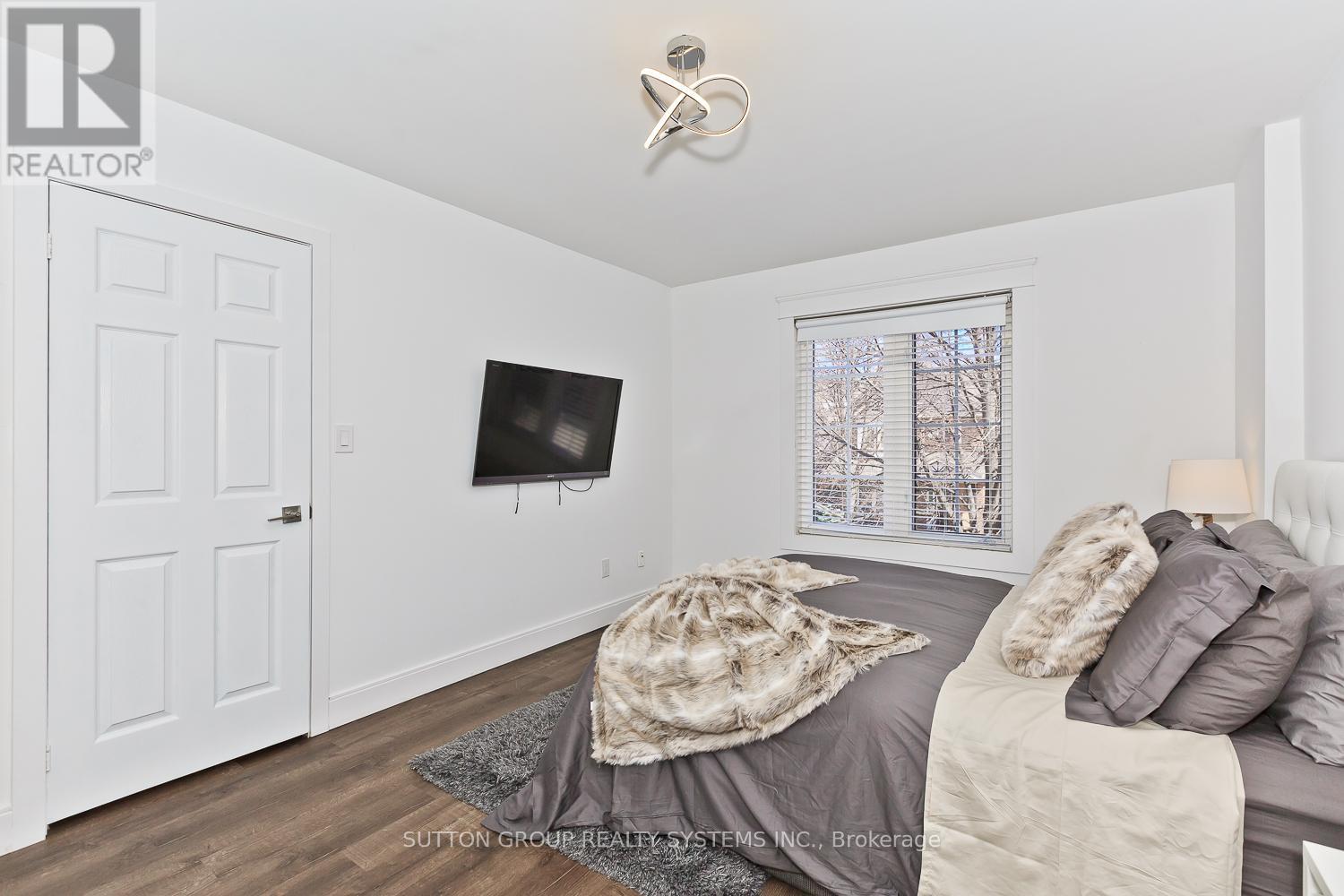 2106 Dunmore Avenue, Burlington, Ontario  L7L 6V9 - Photo 16 - W12121730