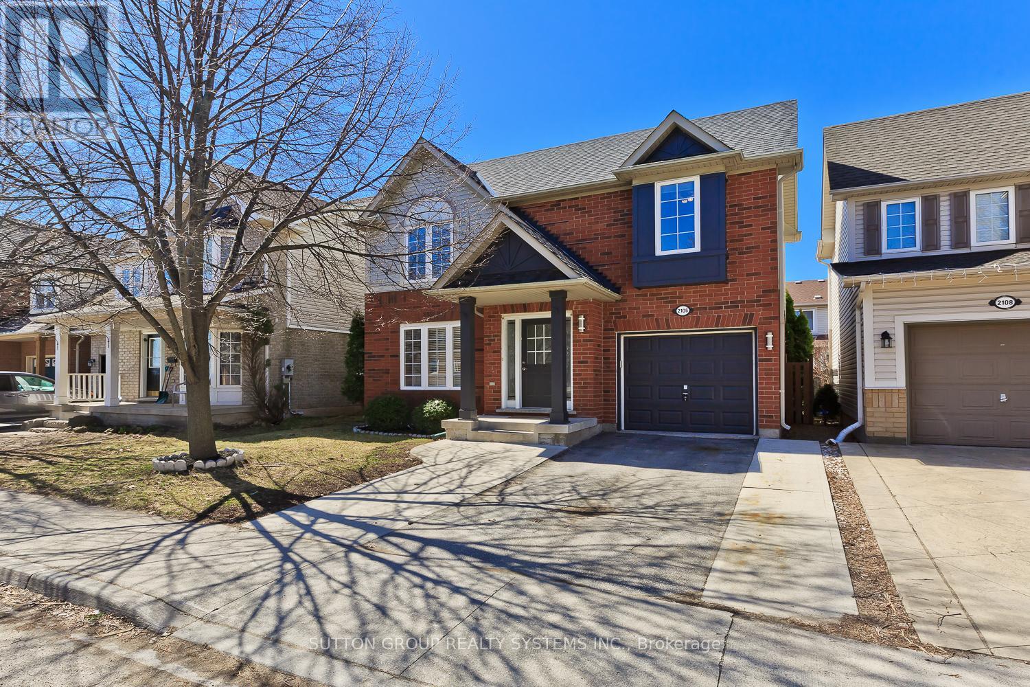 2106 Dunmore Avenue, Burlington, Ontario  L7L 6V9 - Photo 3 - W12121730