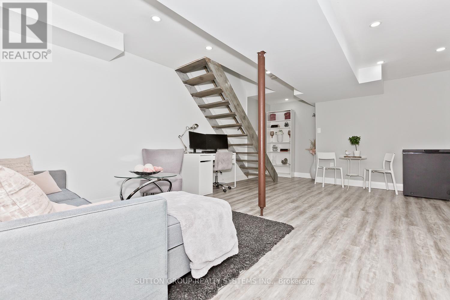 2106 Dunmore Avenue, Burlington, Ontario  L7L 6V9 - Photo 30 - W12121730