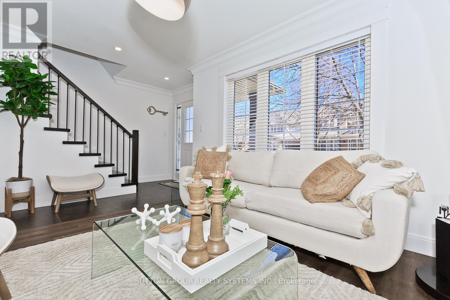 2106 Dunmore Avenue, Burlington, Ontario  L7L 6V9 - Photo 7 - W12121730