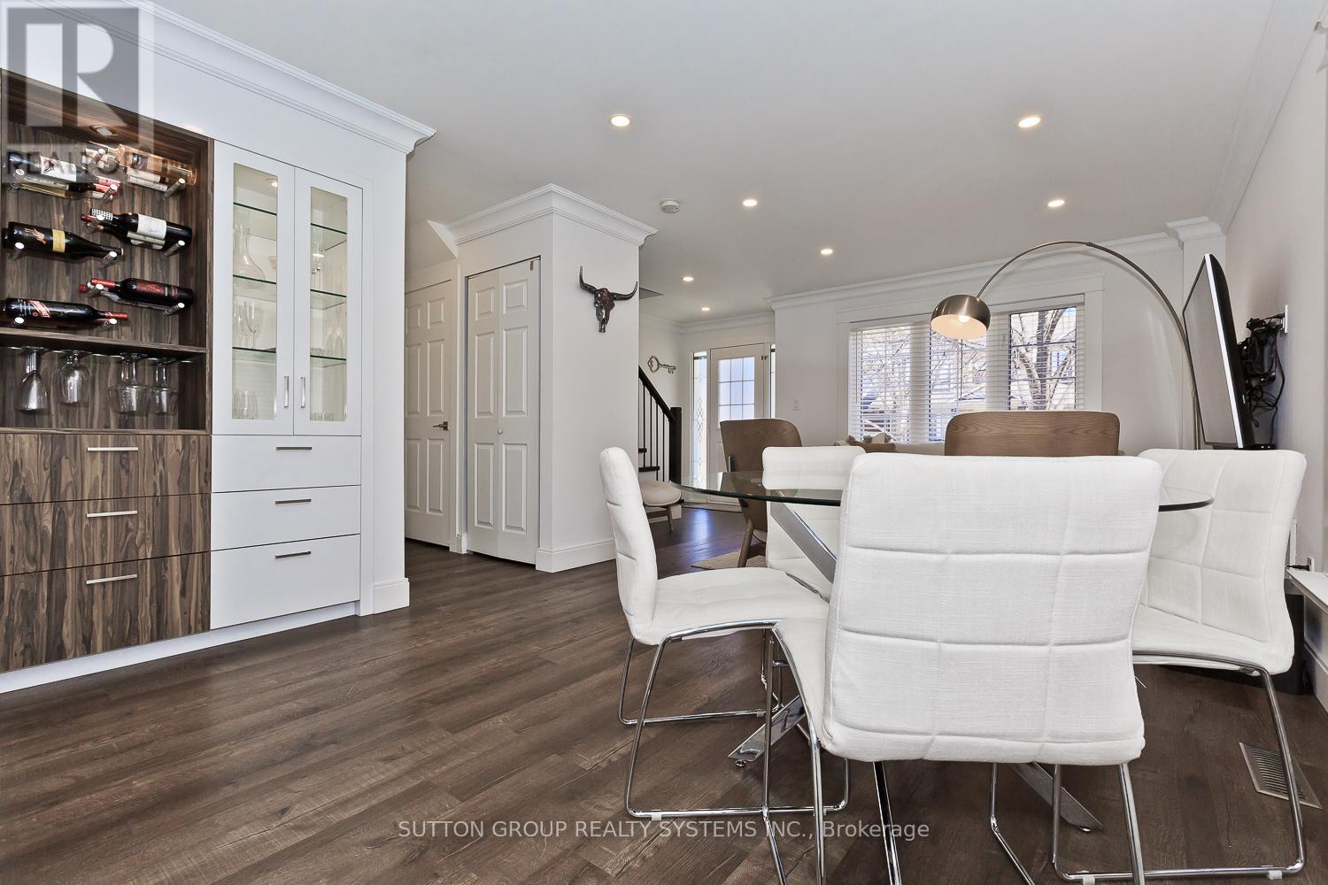2106 Dunmore Avenue, Burlington, Ontario  L7L 6V9 - Photo 8 - W12121730