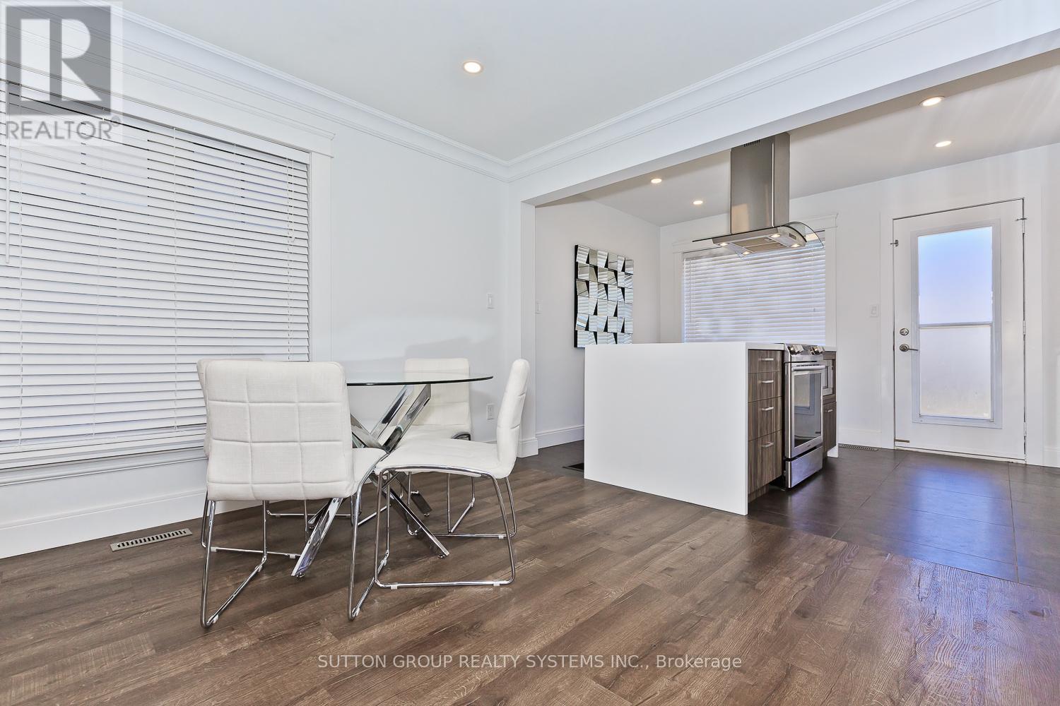 2106 Dunmore Avenue, Burlington, Ontario  L7L 6V9 - Photo 9 - W12121730