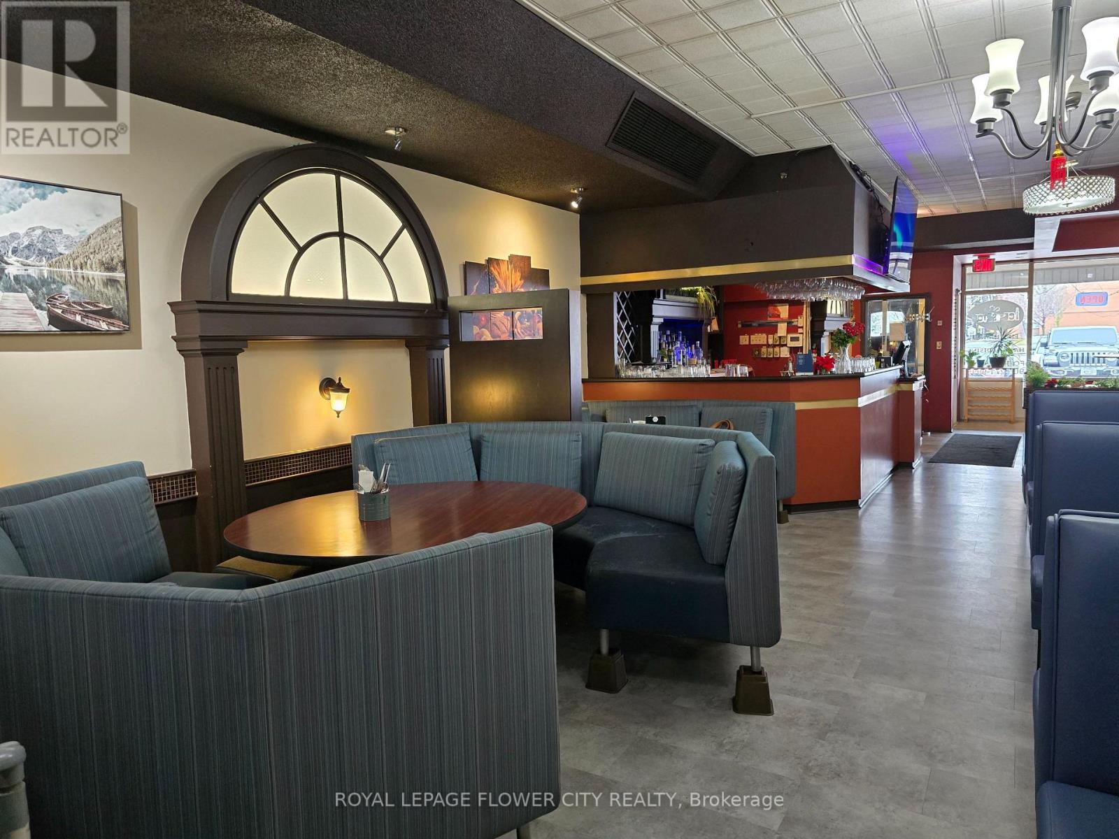 380 Lakeshore Road, Mississauga, Ontario  L5G 1H5 - Photo 3 - W12049912