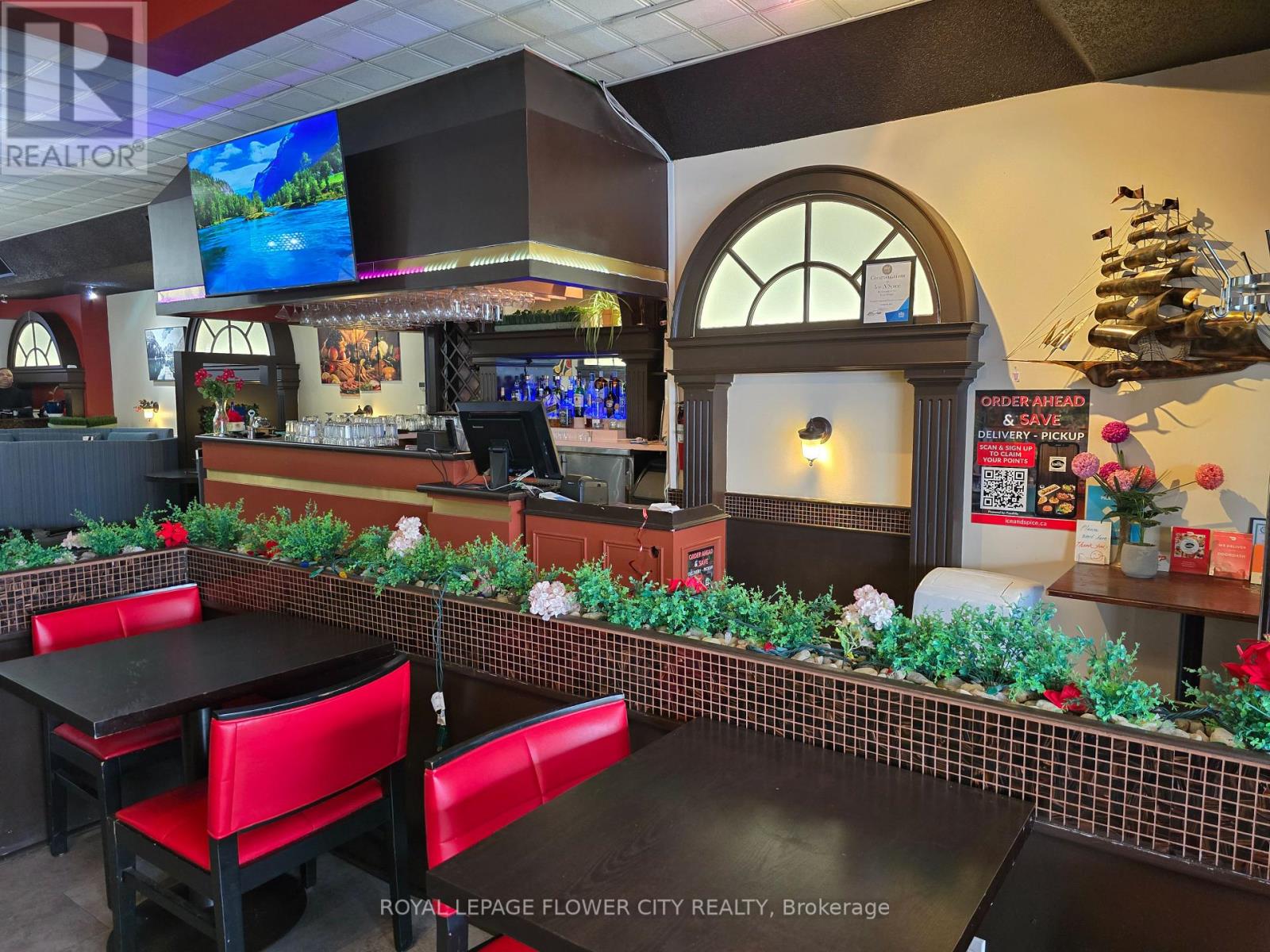 380 Lakeshore Road, Mississauga, Ontario  L5G 1H5 - Photo 5 - W12049912