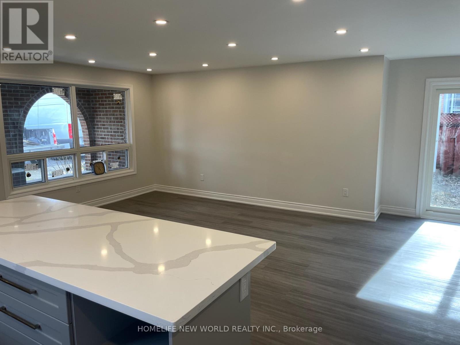 Property at 8 MAPLEHURST CRESCENT image 3