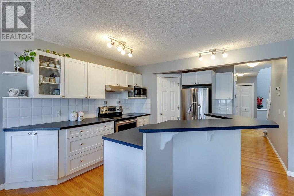 90 Cougarstone Circle Sw, Calgary, Alberta  T3H 4W7 - Photo 13 - A2213051
