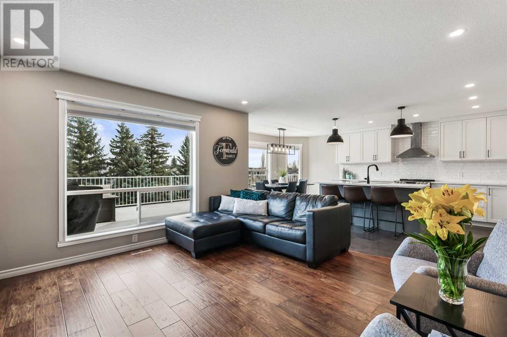 238 Somerside Green Sw, Calgary, Alberta  T2Y 3G7 - Photo 4 - A2211830