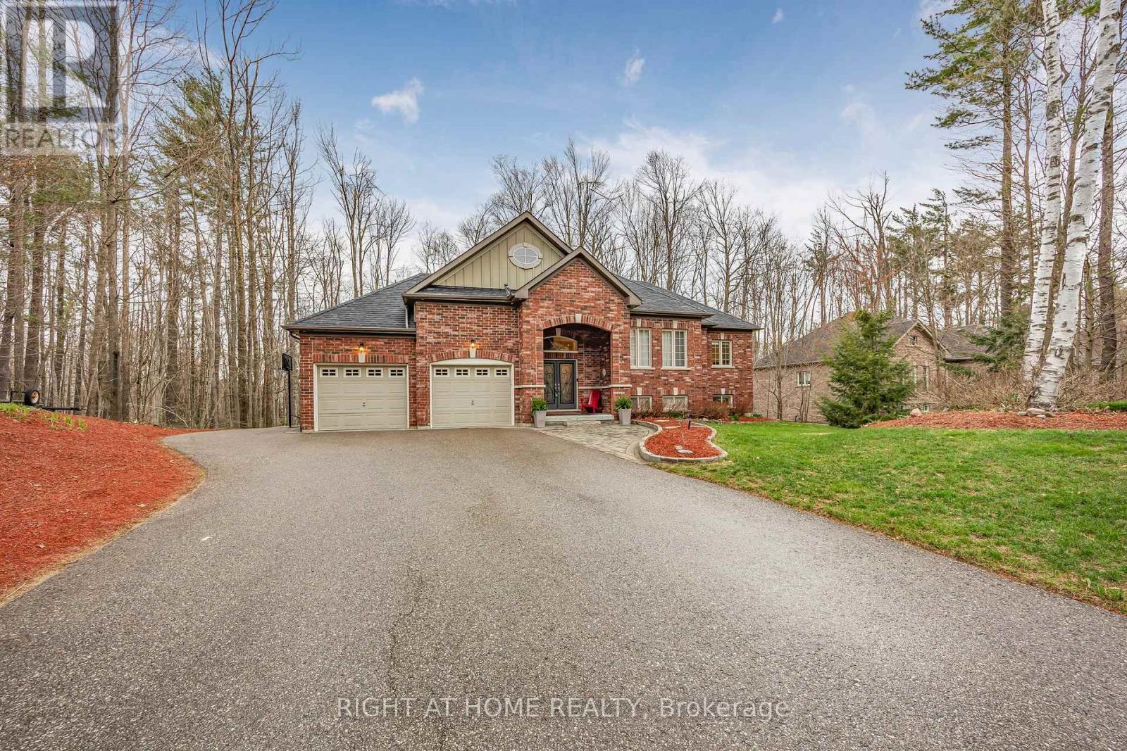 Property at 20 DIAMOND VALLEY DRIVE image 2