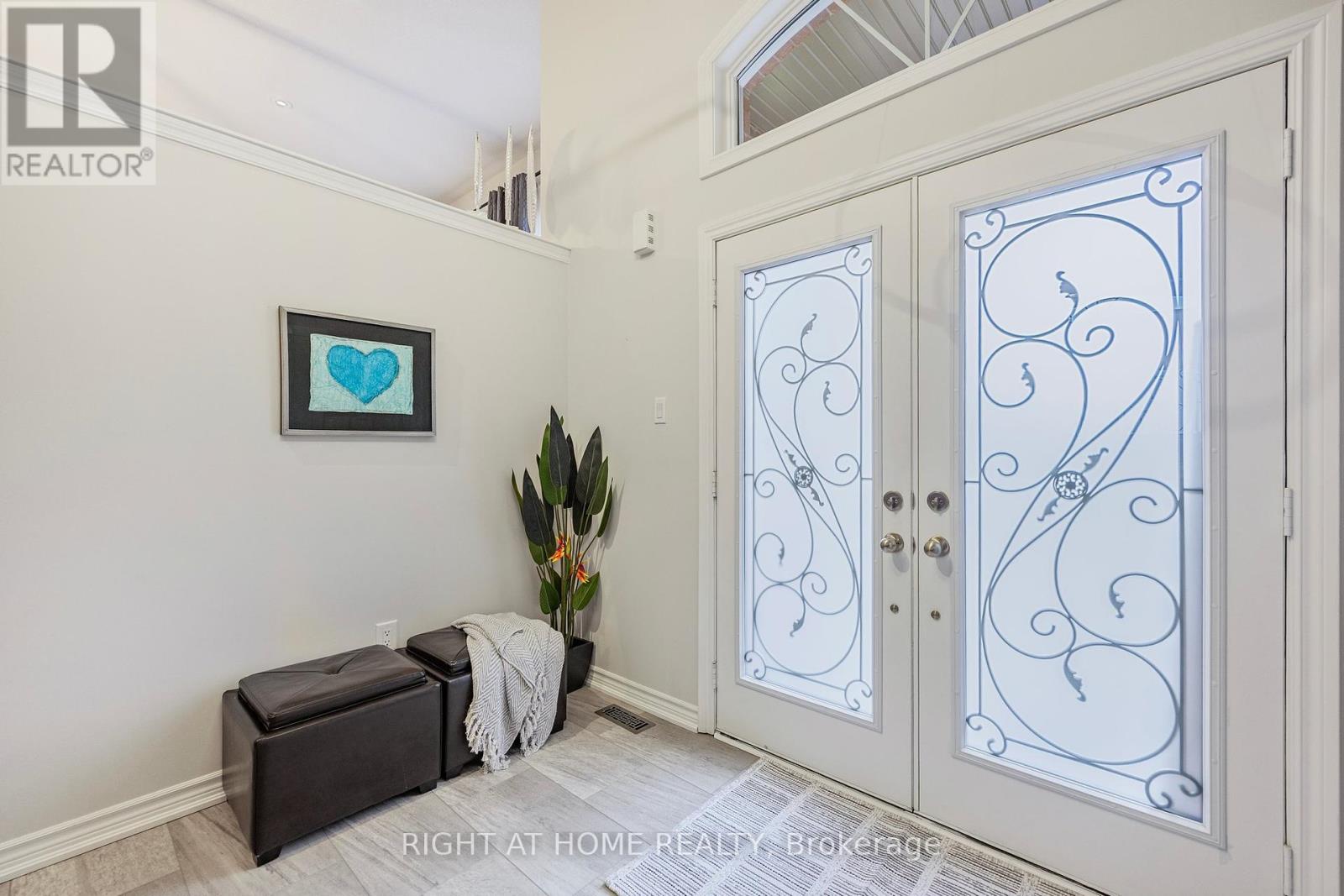 Property at 20 DIAMOND VALLEY DRIVE image 4