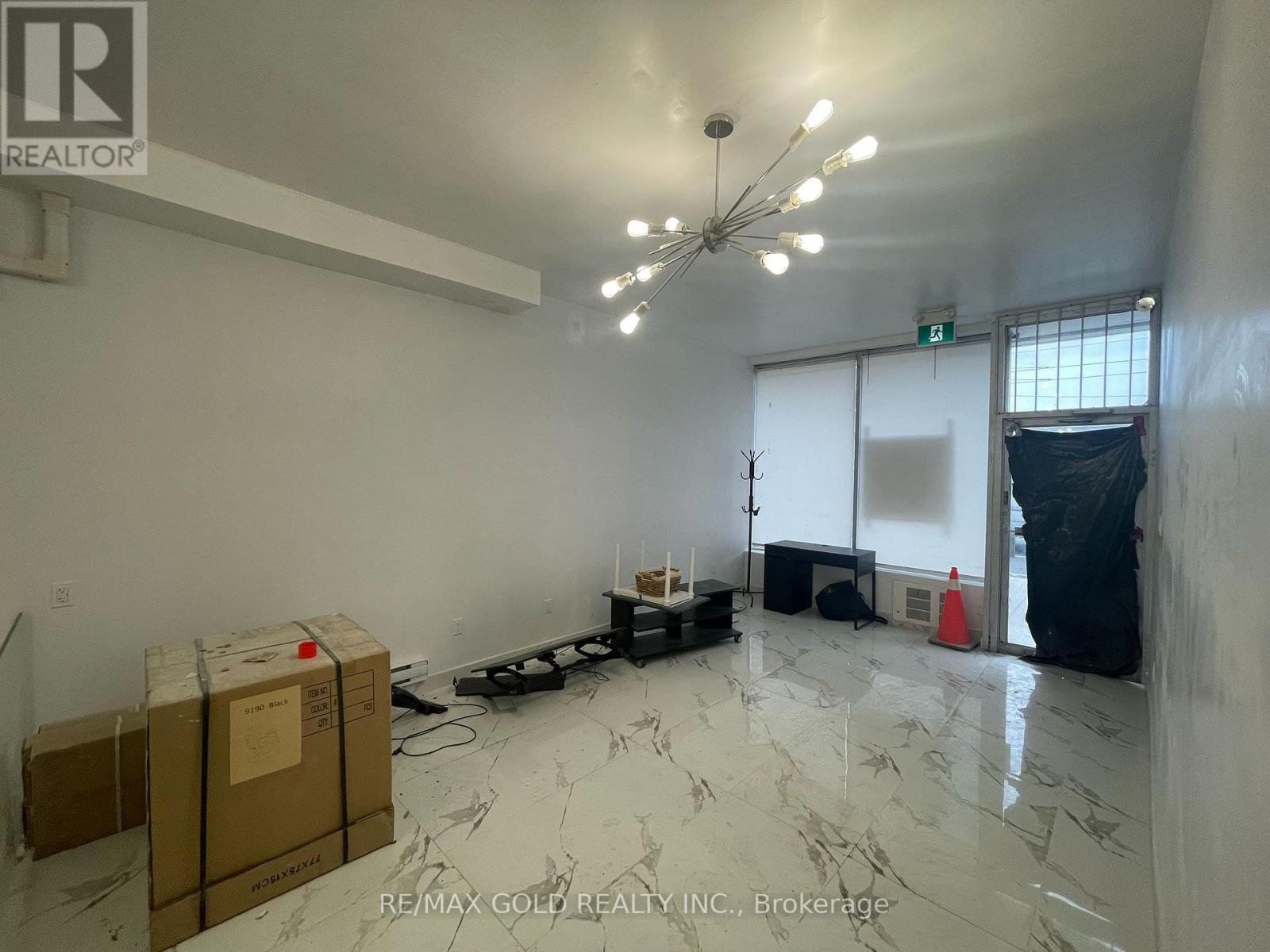 Main Floor Store - 1824 St Clair Avenue W, Toronto (Weston-Pellam Park), Ontario  M6N 1J5 - Photo 9 - W12121779