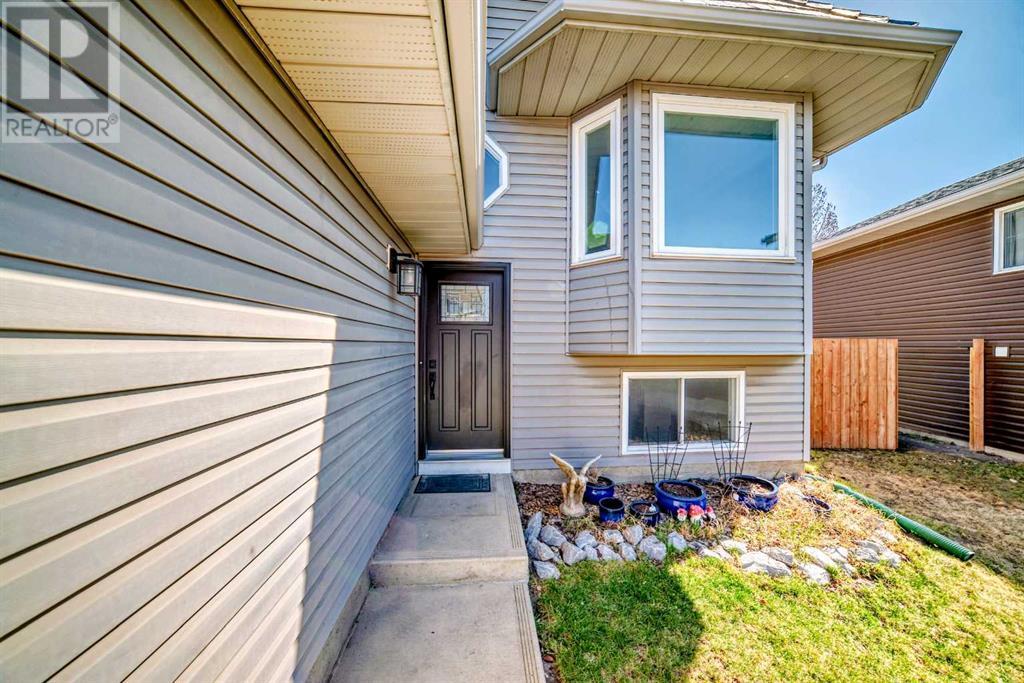 906 Allen Street, Airdrie, Alberta  T4B 2B1 - Photo 2 - A2205509
