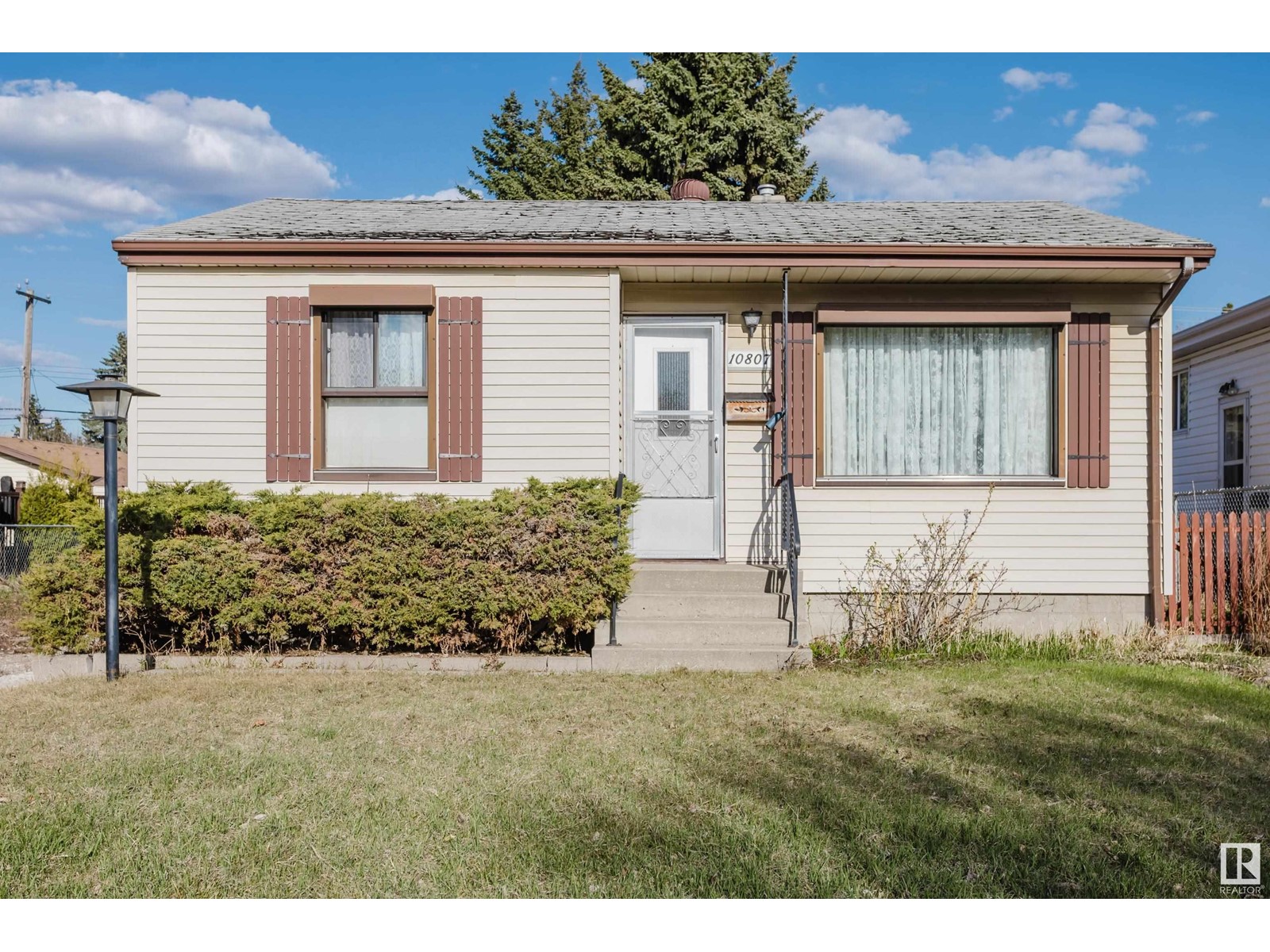 Property at 10807 154 ST NW image 1