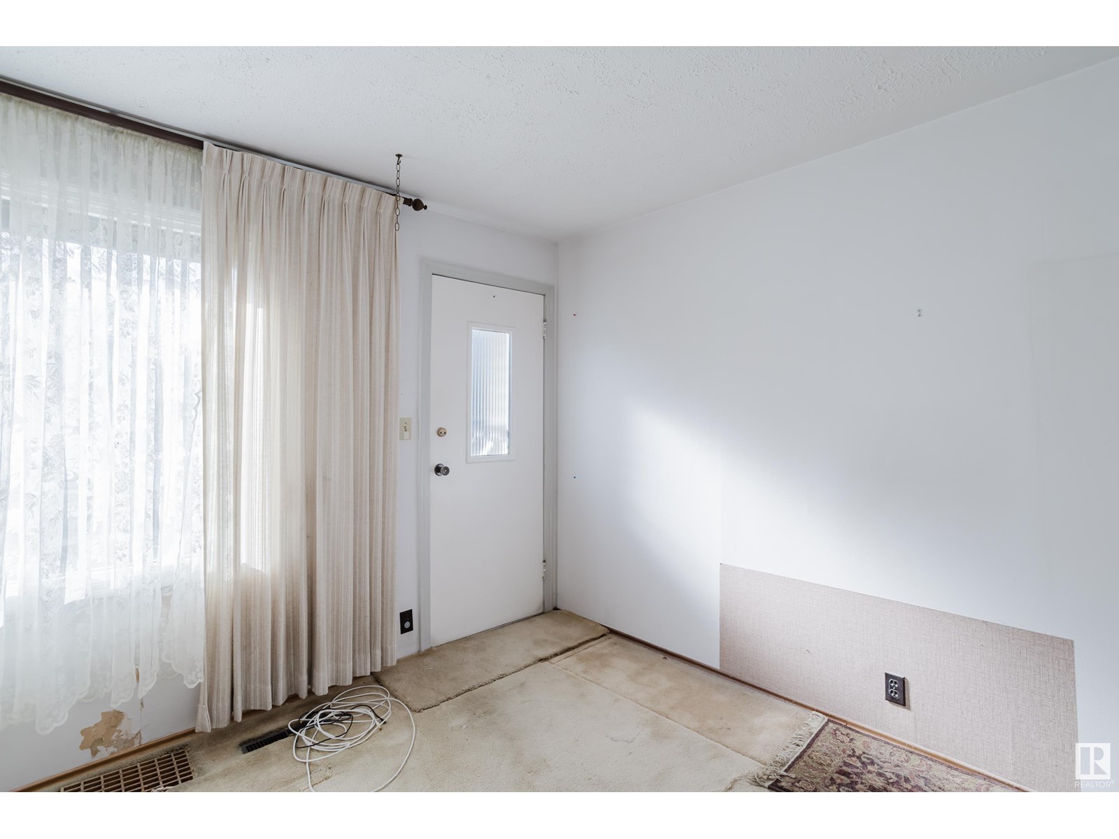 Property at 10807 154 ST NW image 3
