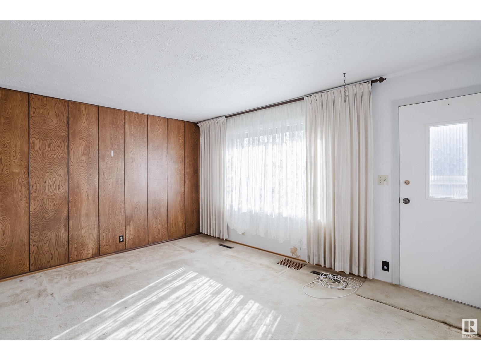 Property at 10807 154 ST NW image 4