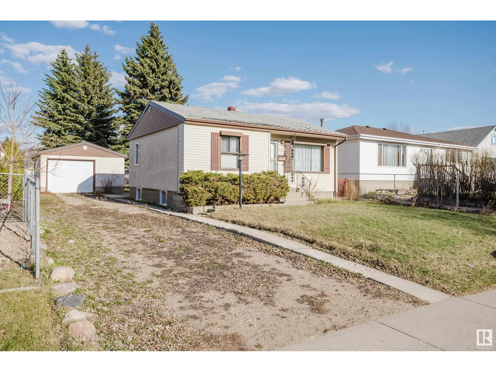 Property at 10807 154 ST NW image 2