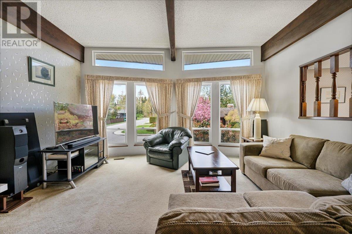 Listing Picture 13 of 27 : 3150 CHRISDALE AVENUE, Burnaby / 本拿比 - 魯藝地產 Yvonne Lu Group - MLS Medallion Club Member