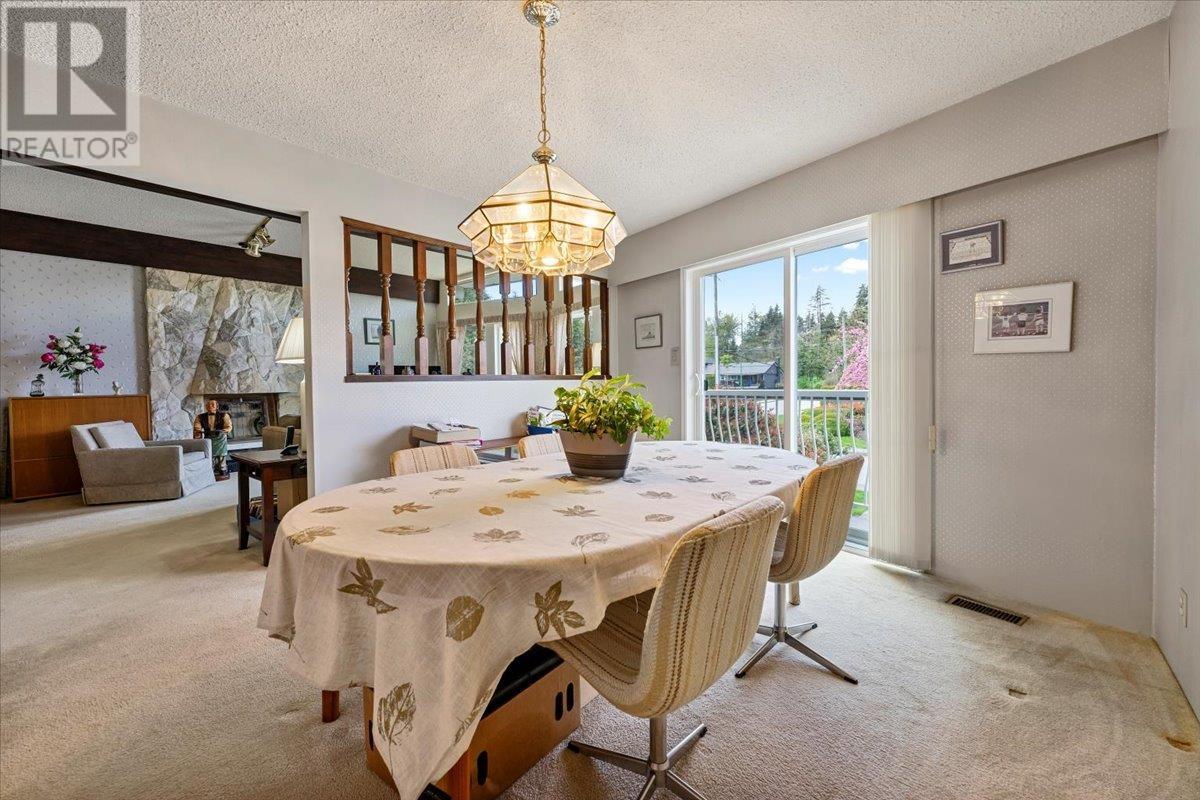 Listing Picture 15 of 27 : 3150 CHRISDALE AVENUE, Burnaby / 本拿比 - 魯藝地產 Yvonne Lu Group - MLS Medallion Club Member