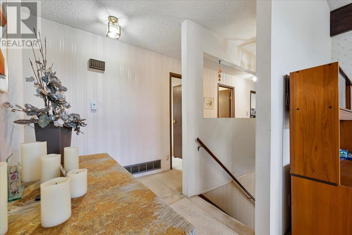 Listing Picture 19 of 27 : 3150 CHRISDALE AVENUE, Burnaby / 本拿比 - 魯藝地產 Yvonne Lu Group - MLS Medallion Club Member