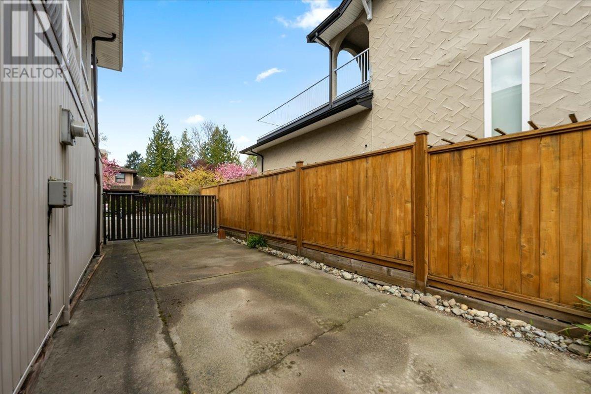 Listing Picture 9 of 27 : 3150 CHRISDALE AVENUE, Burnaby / 本拿比 - 魯藝地產 Yvonne Lu Group - MLS Medallion Club Member
