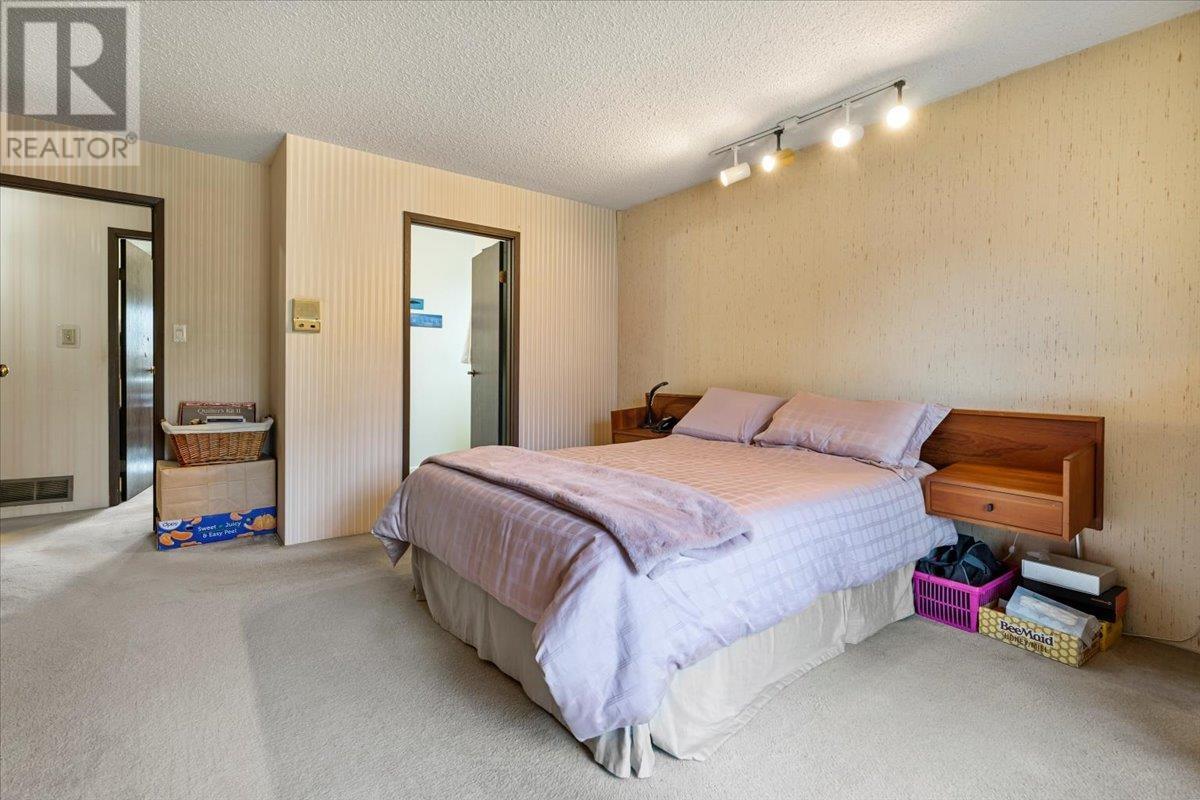 Listing Picture 21 of 27 : 3150 CHRISDALE AVENUE, Burnaby / 本拿比 - 魯藝地產 Yvonne Lu Group - MLS Medallion Club Member
