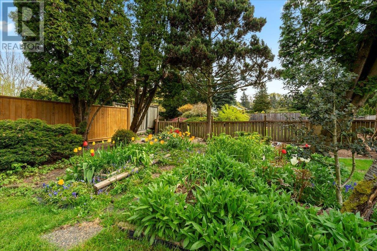 Listing Picture 11 of 27 : 3150 CHRISDALE AVENUE, Burnaby / 本拿比 - 魯藝地產 Yvonne Lu Group - MLS Medallion Club Member