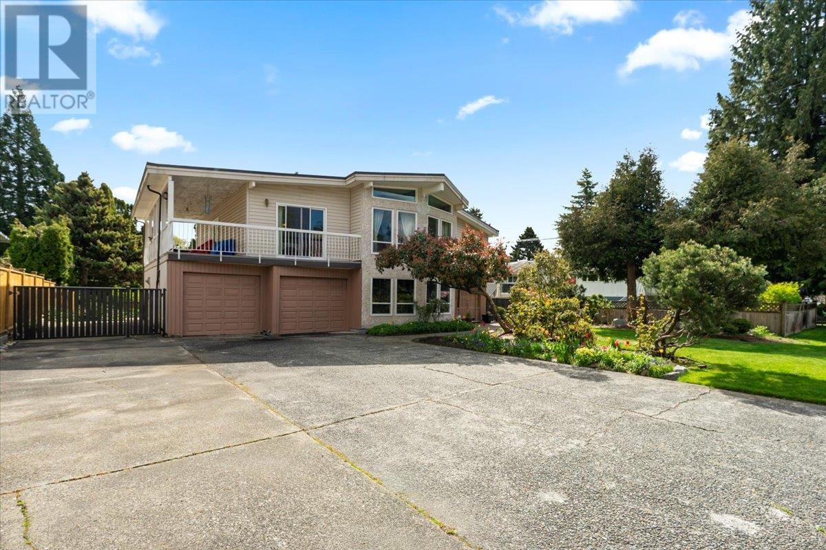 Listing Picture 2 of 27 : 3150 CHRISDALE AVENUE, Burnaby / 本拿比 - 魯藝地產 Yvonne Lu Group - MLS Medallion Club Member
