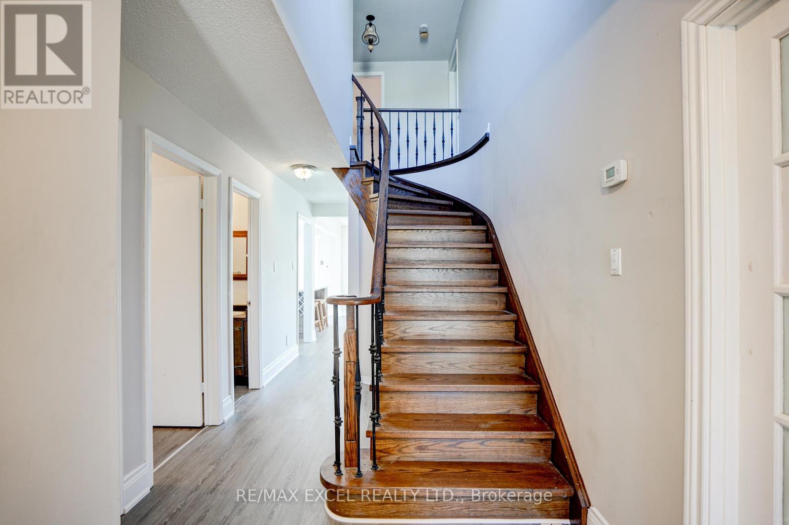 Upper - 287 Port Royal Trail, Toronto, Ontario  M1V 2K5 - Photo 36 - E12121811