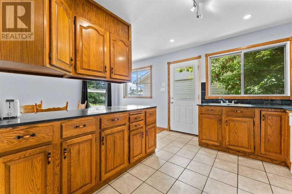 Property at 5420 Valentine Crescent SE image 5