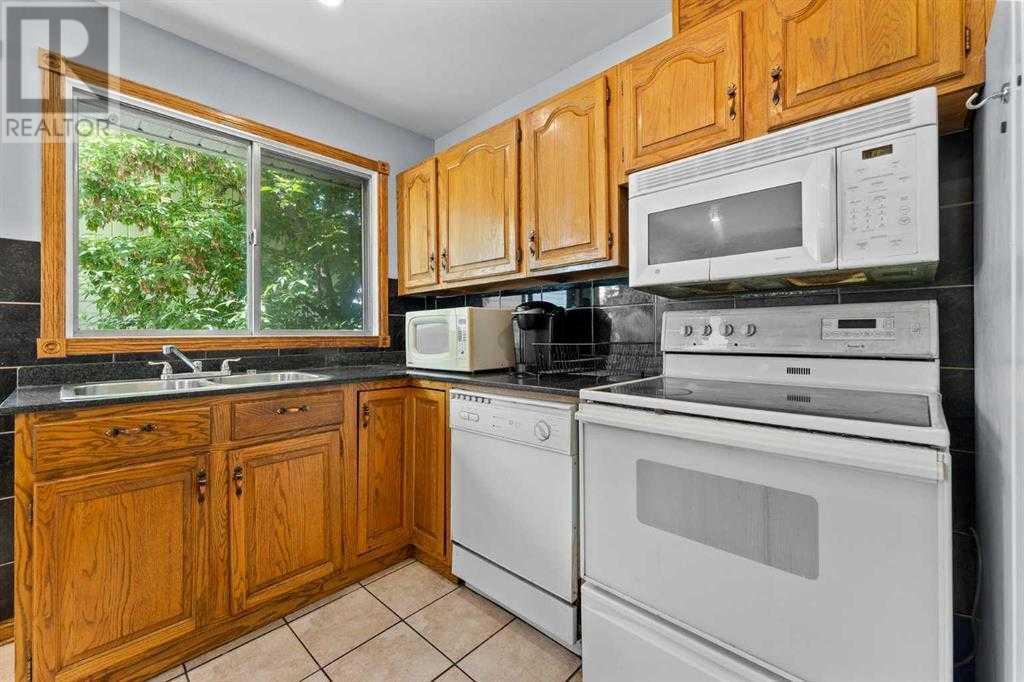 Property at 5420 Valentine Crescent SE image 2