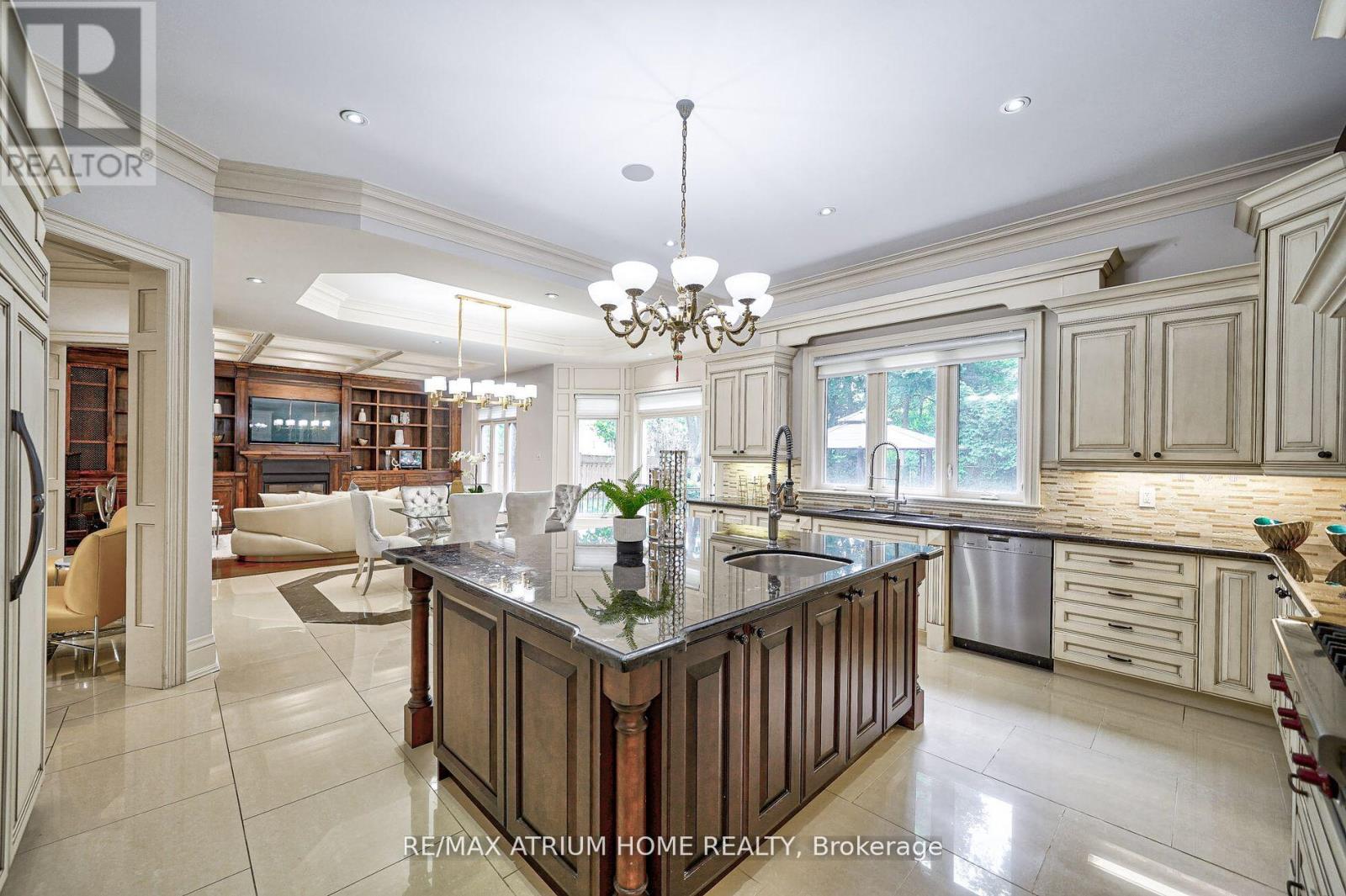 18 Heathcote Avenue, Toronto, Ontario  M2L 1Y7 - Photo 15 - C12121819