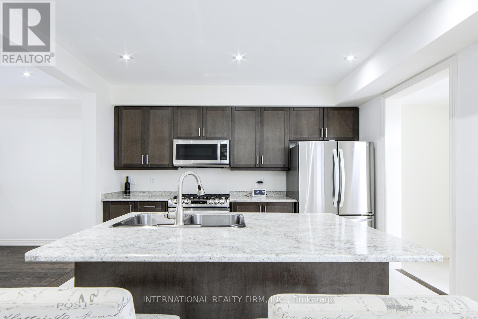 18 Larkin Lane, Clarington, Ontario  L1C 2W3 - Photo 12 - E12121826