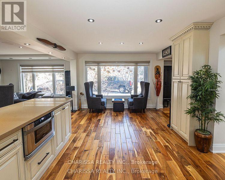 Upper - 60 Belvedere Drive, Oakville, Ontario  L6L 4B6 - Photo 11 - W12121822