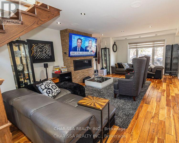 Upper - 60 Belvedere Drive, Oakville, Ontario  L6L 4B6 - Photo 13 - W12121822