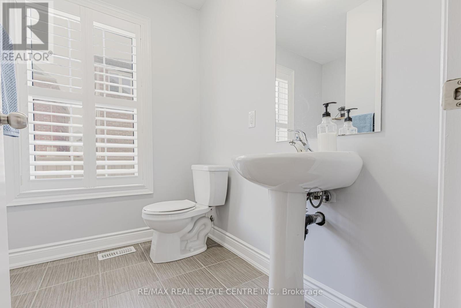 78 Hollowgrove Boulevard, Brampton, Ontario  L6P 0Y3 - Photo 13 - W12121824