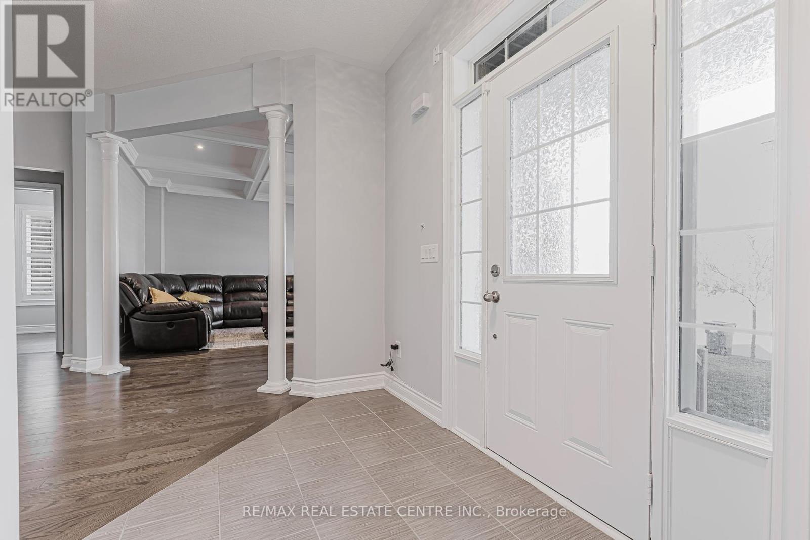 Property at 78 HOLLOWGROVE BOULEVARD image 5