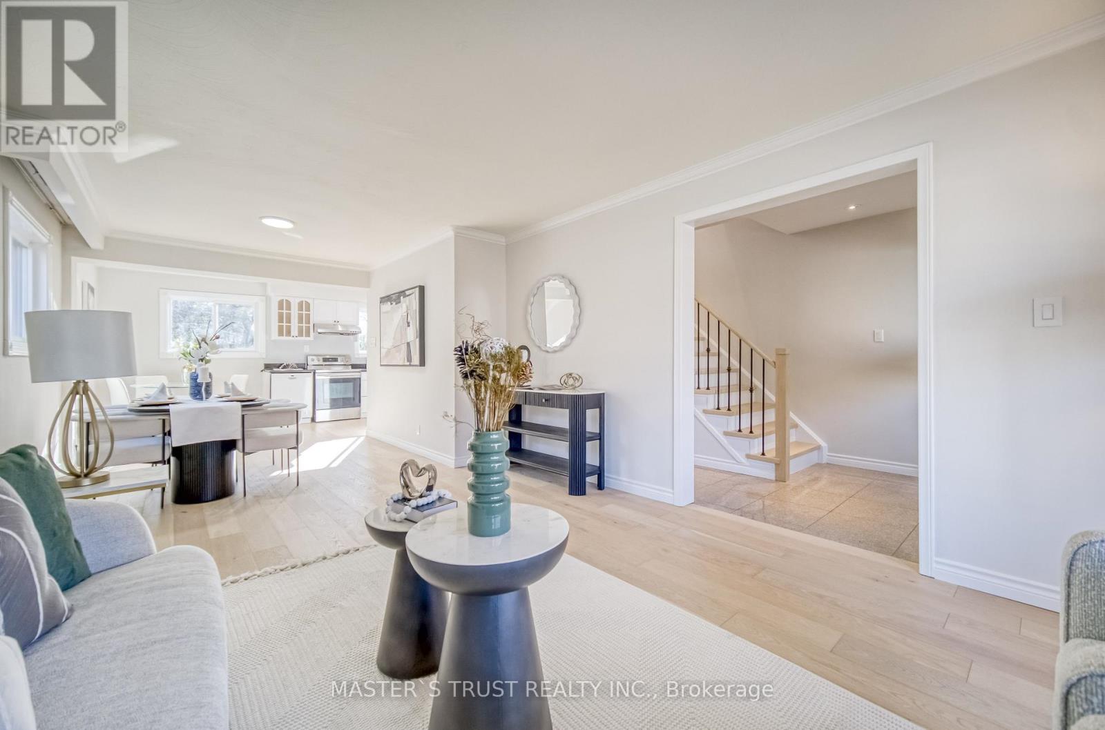 14 Houston Crescent, Toronto, Ontario  M2J 3H8 - Photo 3 - C12121832