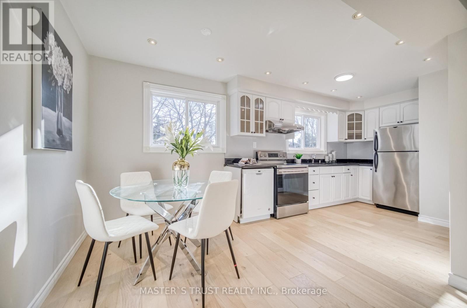 14 Houston Crescent, Toronto, Ontario  M2J 3H8 - Photo 5 - C12121832