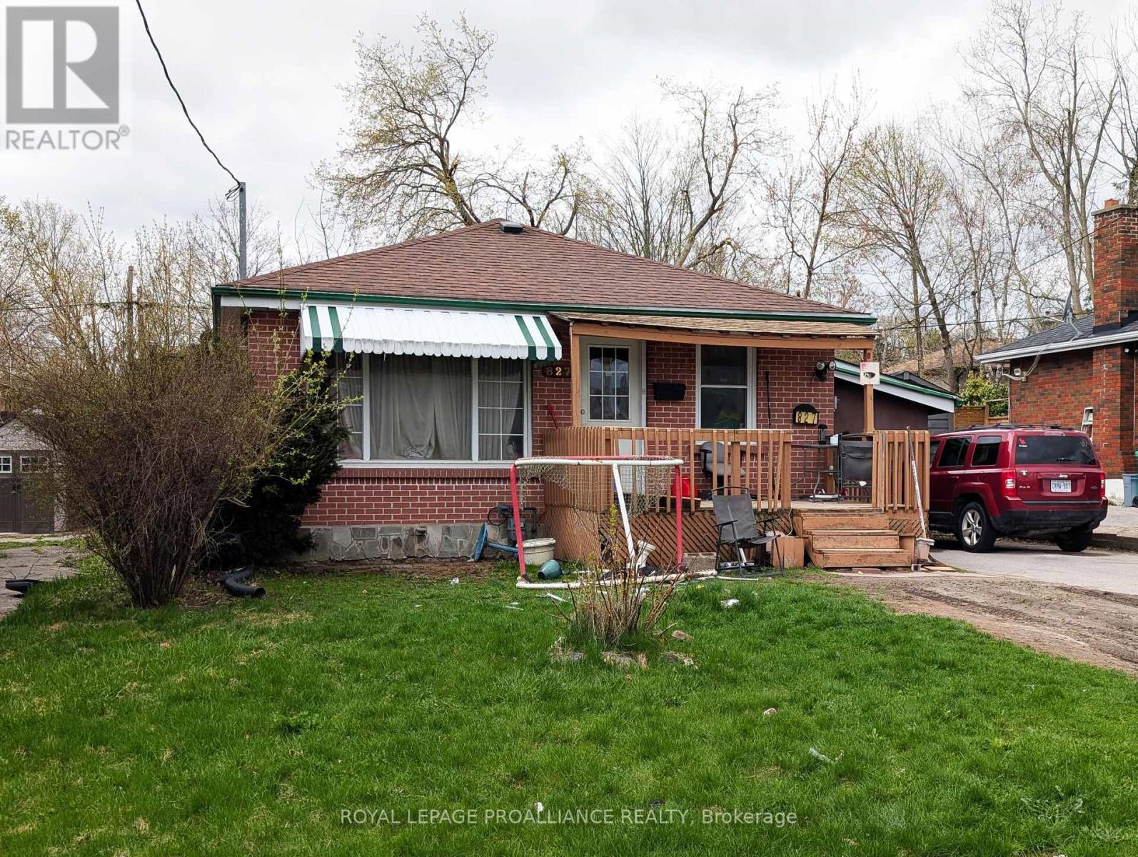 827 Brookdale Crescent, Peterborough, Ontario  K9H 6A5 - Photo 2 - X12121877