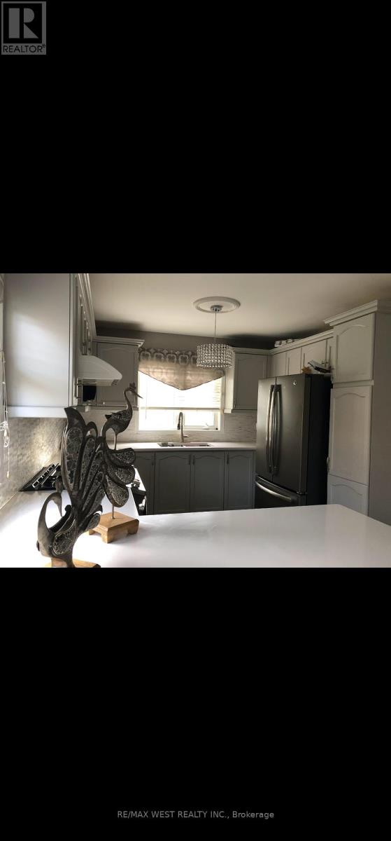 38 Egypt Drive, Brampton, Ontario  L6R 2V2 - Photo 10 - W12121851