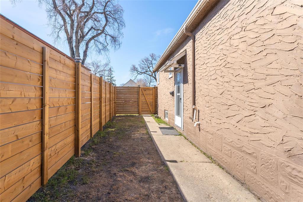 395 Inkster Boulevard, Winnipeg, Manitoba  R2W 0K4 - Photo 9 - 202507762
