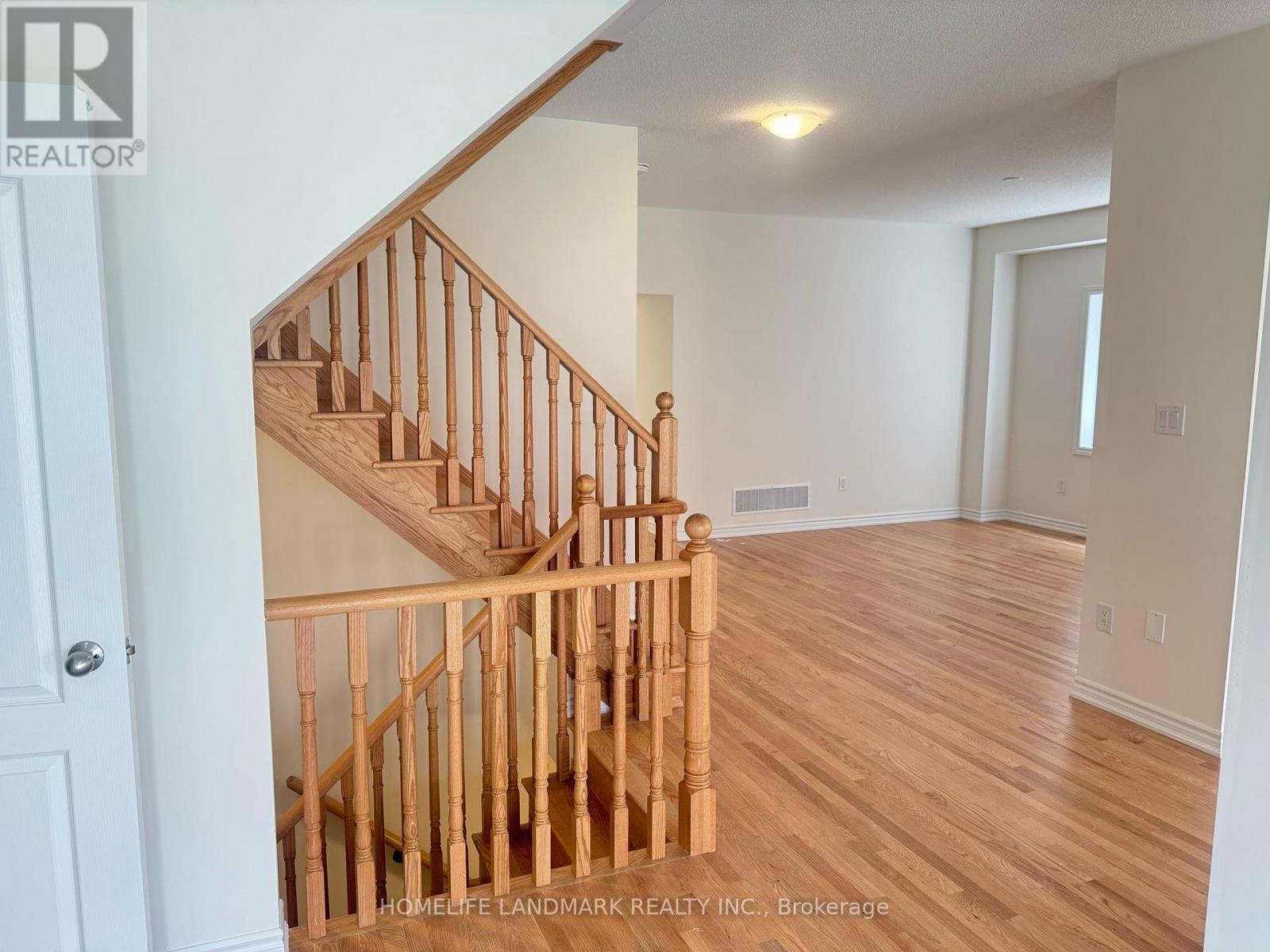 4 Kenneth Ross Bend, East Gwillimbury, Ontario  L9N 0T7 - Photo 12 - N12121880