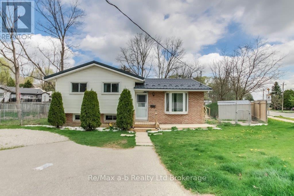 190 Mckeand Street, Ingersoll, Ontario  N5C 3V1 - Photo 3 - X12121904