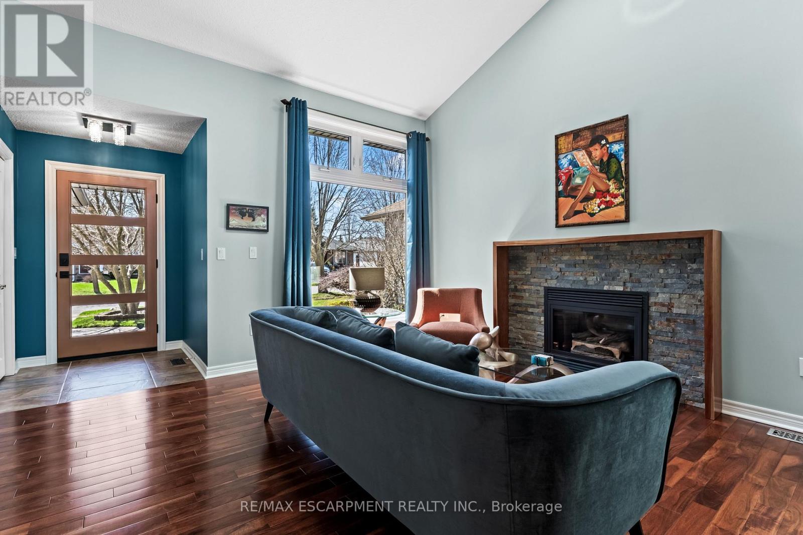 321 Beckett Crescent, Pelham, Ontario  L0S 1E4 - Photo 6 - X12065595