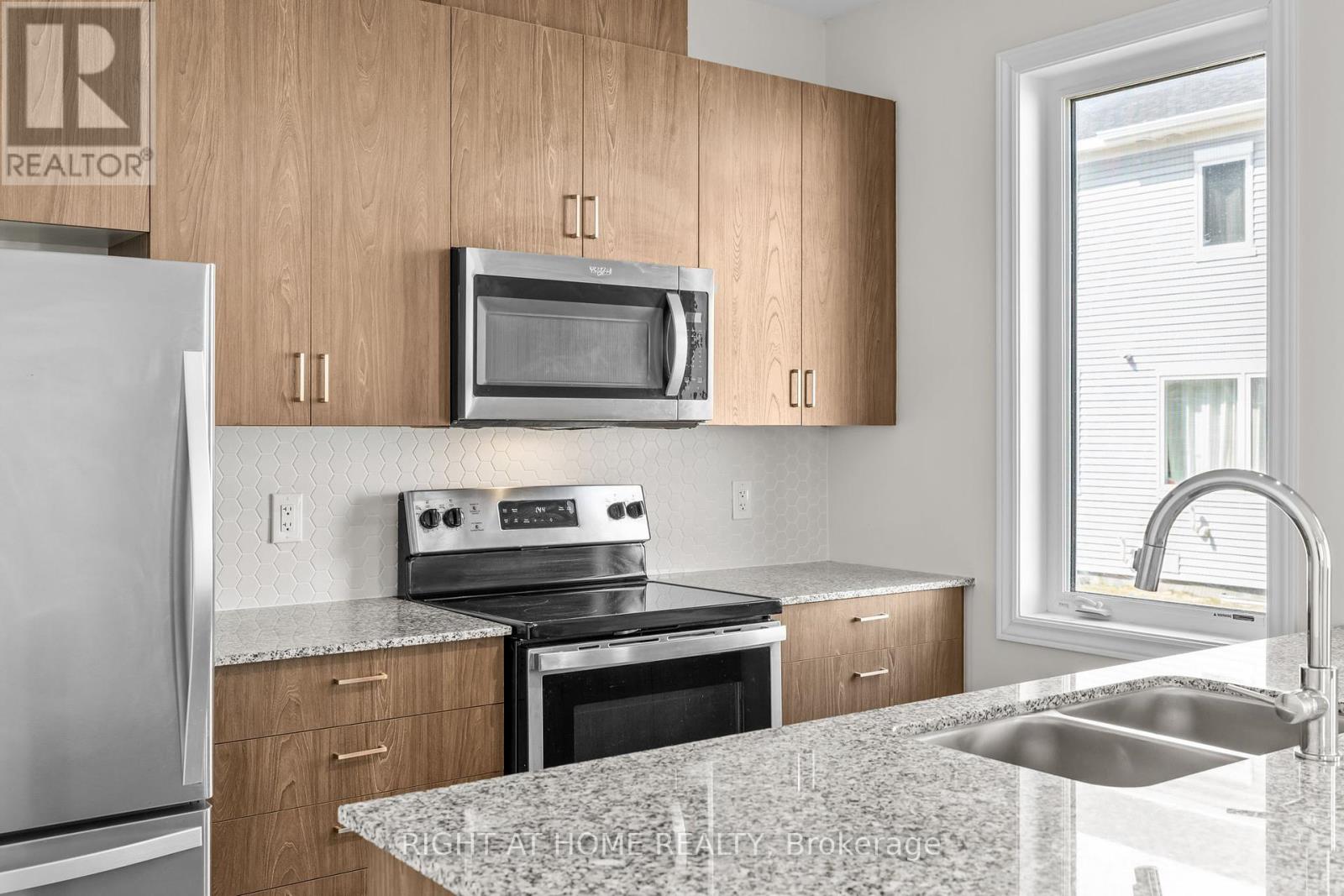 37 Focality Crescent, Ottawa, Ontario  K2J 6W7 - Photo 13 - X12121918
