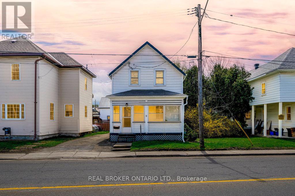 9 LOMBARD STREET, Smiths Falls, Ontario