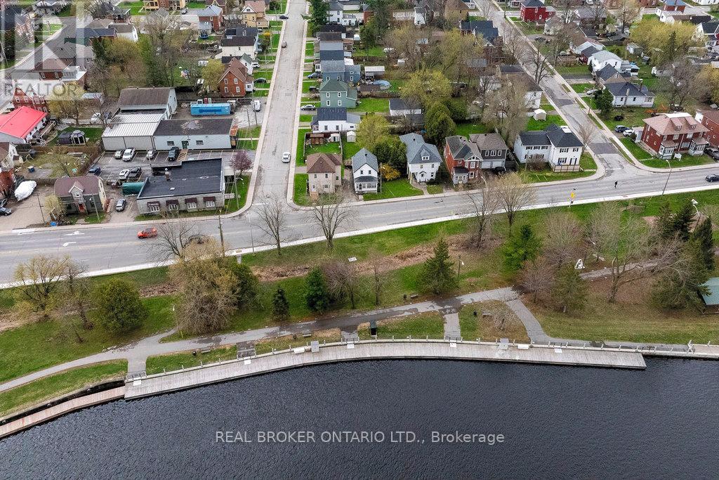 9 Lombard Street, Smiths Falls, Ontario  K7A 4E8 - Photo 2 - X12121924