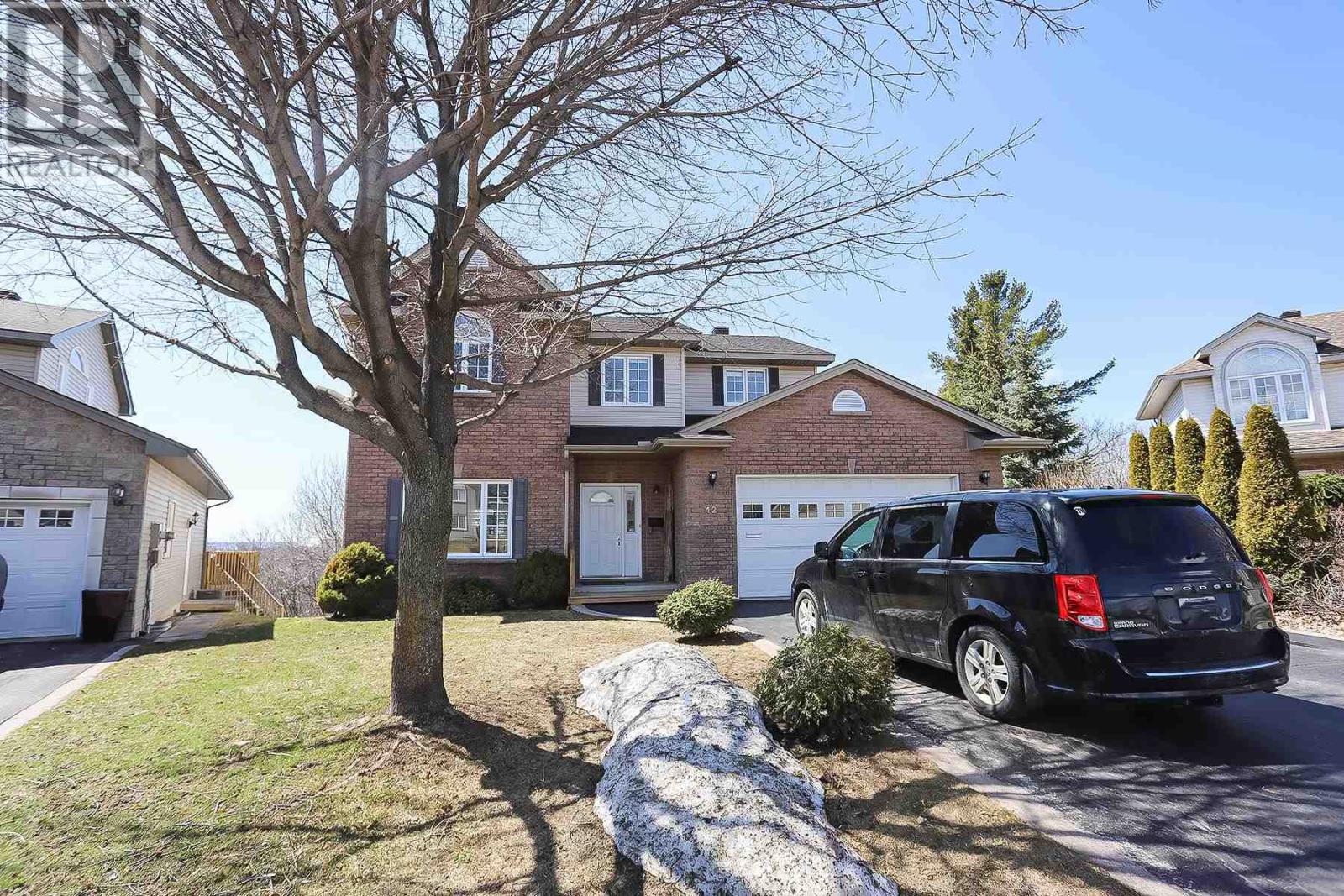 42 Cody Point Ct, Sault Ste. Marie, Ontario  P6B 6L8 - Photo 3 - SM250909