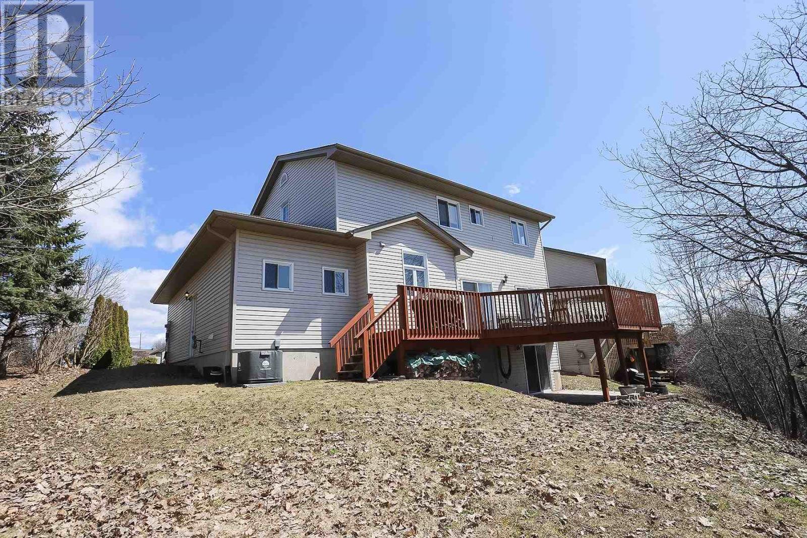 42 Cody Point Ct, Sault Ste. Marie, Ontario  P6B 6L8 - Photo 4 - SM250909
