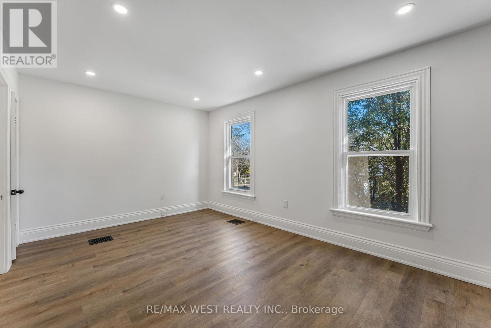 Upper - 57 Stirton Street, Hamilton, Ontario  L8L 6E7 - Photo 10 - X12121639