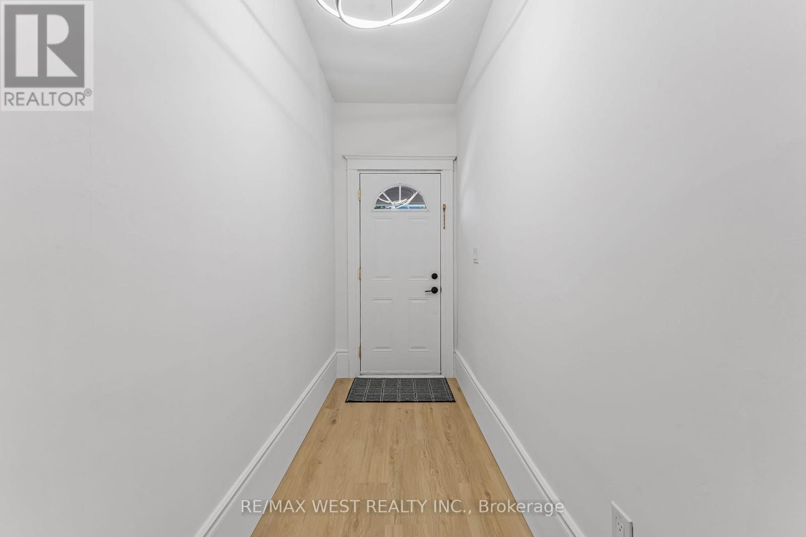 Upper - 57 Stirton Street, Hamilton, Ontario  L8L 6E7 - Photo 2 - X12121639